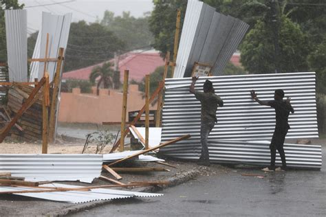Hurricane Beryl kills 2 in Jamaica and cuts path of .